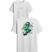 Vsrn Uzaylı Kaykaycı Tasarım Baskılı Beyaz Oversize T-Shirt