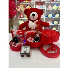 Ayı Evreni Büyük Peluş Ayılı Kat Kat Romantik Hediye Kutusu Kırmızı | Kar Küresi, Çelik Takı Seti, Saat, Peluş Ayıcık | Sevgiliye, Anneye, Doğum Günü, 14 Şubat, Yıldönümü