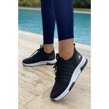 İnan Ayakkabı Insport Sneaker Siyah Düz Taban Hafif Malzemeden Üretilmiştir