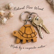 Kişiselleştirilebilir Ahşap Kaplumbağa Anahtarlık – El Yapımı Çam Ağacı, Şans Bereket Sembolü, Bohem Charm Hediye