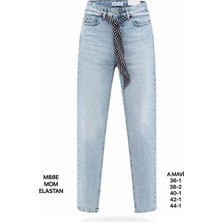 Miss Poem Kadın Açık Mavi Kemer Detaylı Yüksek Bel Mom Fit Jean Pantolon