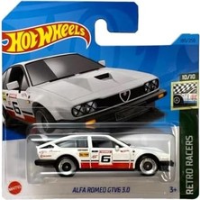 - Alfa Romeo Gtv6 3.0 - Retro Racers 10/10 - HKJ83 - Short Card - Moma - Brembo - Agip - Beyaz - Mattel 2023