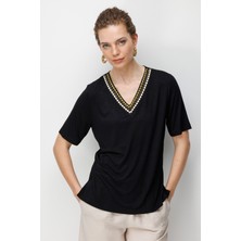 Desen Triko Kadın V Yaka Yakası Iki Renkli Işlemeli Taşlı Penye T-Shirt 26844 Siyah