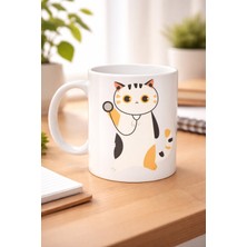 Urfakent Veteriner Kedi Tasarımlı Porselen Kupa Model 177 – Stetoskoplu Sevimli Kedi Kahve Kupası – Veterinerlere ve Kedi Severlere Hediye