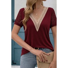 Bi Baksana Kadın Kısa Kollu V Yakalı Dantel Detaylı Viskon Bluz