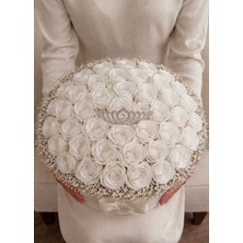 Kamira 41 Adet Beyaz Gül Aranjmanı – Taç Detaylı Lüks Kutuda