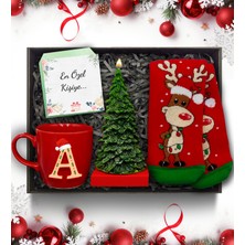 As Gift Yılbaşı Temalı Kişiye Özel Kırmızı Kupa & Mini Çam Ağacı Mum & Yılbaşı Temalı Çorap Hediye Seti