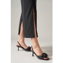 Gökhan Talay Norelle Esnek Yumuşak Kaymaz Taban (4 Cm) Siyah Rugan El Yapımı Gül Detaylı Kadın Topuklu Ayakkabı