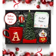 As Gift Yılbaşı Temalı Kişiye Özel Kırmızı Kupa & Çam Ağacı Mum & Kar Küresi & Mini Fındıkkıran Figürü Hediye Seti