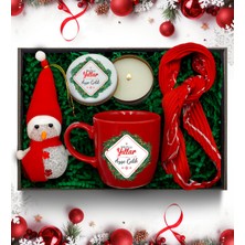 As Gift Yılbaşı Temalı Kişiye Özel Kırmızı Kupa & Beyaz Metal Mum & Kardan Adam & Fular Hediye Seti