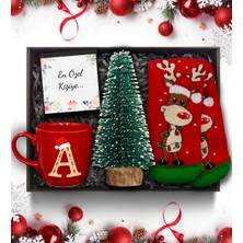 As Gift Yılbaşı Temalı Kişiye Özel Kırmızı Kupa & Mini Çam Ağacı  & Yılbaşı Temalı Çorap Hediye Seti
