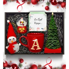 As Gift Yılbaşı Temalı Kişiye Özel Kırmızı Kupa & Çam Ağacı Mum & Kar Küresi & Kardan Adam Hediye Seti