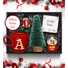 As Gift Yılbaşı Temalı Kişiye Özel Kırmızı Kupa & Çam Ağacı & Kar Küresi & Mini Fındıkkıran Figürü Hediye Seti