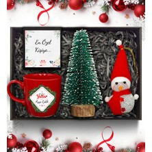 As Gift Yılbaşı Temalı Kişiye Özel Kırmızı Kupa & Çam Ağacı & Kardan Adam Hediye Seti