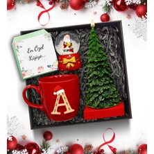 As Gift Yılbaşı Temalı Kişiye Özel Kırmızı Kupa &  Çam Ağacı Mum & Kar Küresi Hediye Seti