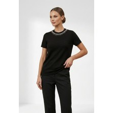 Eskişehir Mağazacılık MB27.167 Moodbasic Yakası Taş Işlemeli Tshırt