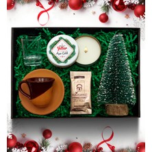 As Gift Yılbaşı Temalı Kişiye Özel Beyaz Metal Mum &  Çam Ağacı & Sırlı Çömlek Fincan & Kahve Yanı Su Bardağı & Türk Kahvesi Hediye Seti
