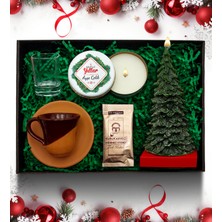 As Gift Yılbaşı Temalı Kişiye Özel Beyaz Metal Mum &  Çam Ağacı Mum & Sırlı Çömlek Fincan & Kahve Yanı Su Bardağı & Türk Kahvesi Hediye Seti