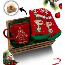 As Gift Mini Kasa Içerisinde Kişiye Özel Kırmızı Kupa & Yılbaşı Çorabı Hediye Seti