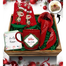 As Gift Mini Kasa Içerisinde Kişiye Özel Kırmızı Kupa & Fular & Yılbaşı Çorabı Hediye Seti