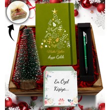 As Gift Kasa Içerisinde Çam Ağacı  & Kişiye Özel Yeşil Defter & Yeşil Tükenmez Kalem Hediye Seti