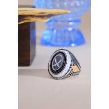 INNUENDO JEWELRY 925 Ayar Gümüş Zülfikar Işlemeli Beyaz Detaylı Erkek Yüzük