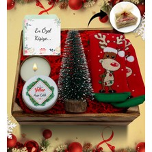As Gift Mini Kasa Içerisinde Çam Ağacı & Kişiye Özel Metal Kutulu Mum & Yılbaşı Çorabı Hediye Seti