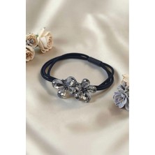 RALBAX Camelia Lastik Saç Tokası – Füme Kristal Taşlı Çiçek Tasarımlı Şık Kadın Aksesuarı