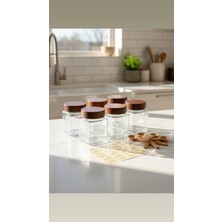 Ogeda Home Mien 6’lı Akasya Kapaklı Cam Baharatlık Seti – Ahşap Kaşık + Etiketli Düzen Seti