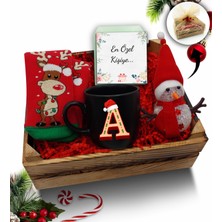 As Gift Kasa Içerisinde Kardan Adam & Kişiye Özel Siyah Kupa & Yılbaşı Çorabı Hediye Seti