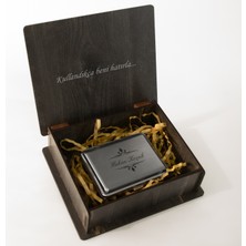 Hediye Kralı Kişiye Özel Ahşap Kutulu Gümüş Renk Metal Sigara Tabakası – Isim Yazılı Şık Sigara Kutusu