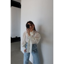 Özge Özgenç Yakadan Bağlamalı Balon Kol Bluz