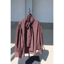 Özge Özgenç Yakadan Bağlamalı Balon Kol Bluz