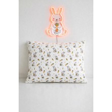 More Home Müslin Bebek Yastık Kılıfı Kapaklı 35X45 Havuç Yiyen Tavşan