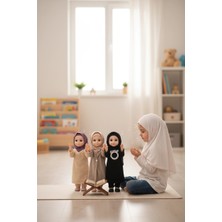 Tesettürlü Dua Eden ve Ilahi Söyleyen Bebek - Ramazan Oyuncağı
