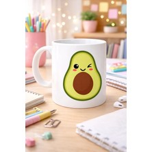 Uslucan Alışveriş Sevimli Avokado Tasarımlı Porselen Kupa Model 120 – Göz Kırpan Avokado Figürlü Kahve & Çay Kupası