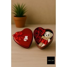 Star Cast Romantik Metal Kalp Kutu – Ayıcık ve Güllerle Dolu Sevgiliye Hediye Seti | Özel Gün Hediyesi