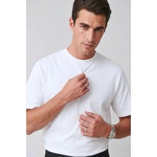 Guaraz Old Money Beyaz Erkek %100 Pamuklu Yumuşak Kumaşlı Yuvarlak Yakalı Oversize Basıc T-Shirt