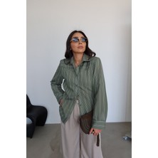 Özge Özgenç Çizgli Omuzu Vatkalı Gömlek