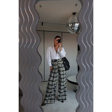 Özge Özgenç Pile Detaylı Dökümlü Ekose Pantolon