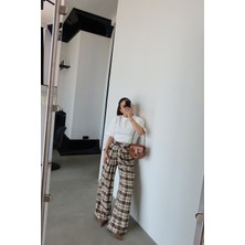 Özge Özgenç Pile Detaylı Dökümlü Ekose Pantolon