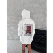 Velmora Fashion Uzun Kol Kapüşonlu Ön ve Arka Baskılı Sweatshirt - Beyaz -
