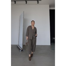Özge Özgenç Önü Kısa Arkası Uzun Ceket Pantolon Takım