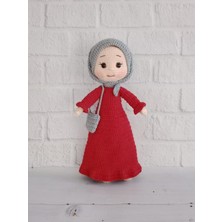 Kırmızı Elbiseli Ravza Bebek Amigurumi Organik Oyuncak