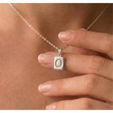 Ashak Accessories Kadın 925 Ayar Gümüş Zincirli Minimalist O Harf Isim Yazı Dikdörtgen Kolye