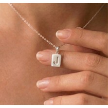 Ashak Accessories Kadın 925 Ayar Gümüş Zincirli Minimalist J Harf Isim Yazı Dikdörtgen Kolye
