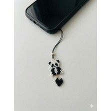 Minimalist Panda ve Siyah Kalp Detaylı El Emeği Telefon Çanta Aksesuarı