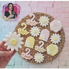 Tatlı Armağanlar 2 Yaş Two Yazılı Isimli Papatyalı Model Doğum Günü Butik Kurabiye - 20 Adet