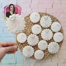 Tatlı Armağanlar Çubuklu Isimli Çiçekli ve Isim Baş Harfli Yuvarlak Model Bebek Butik Kurabiye - 20 Adet