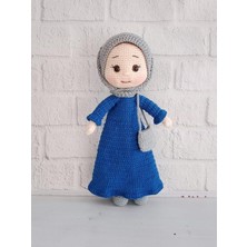 Mavi Elbiseli Ravza Bebek Amigurumi Organik Oyuncak